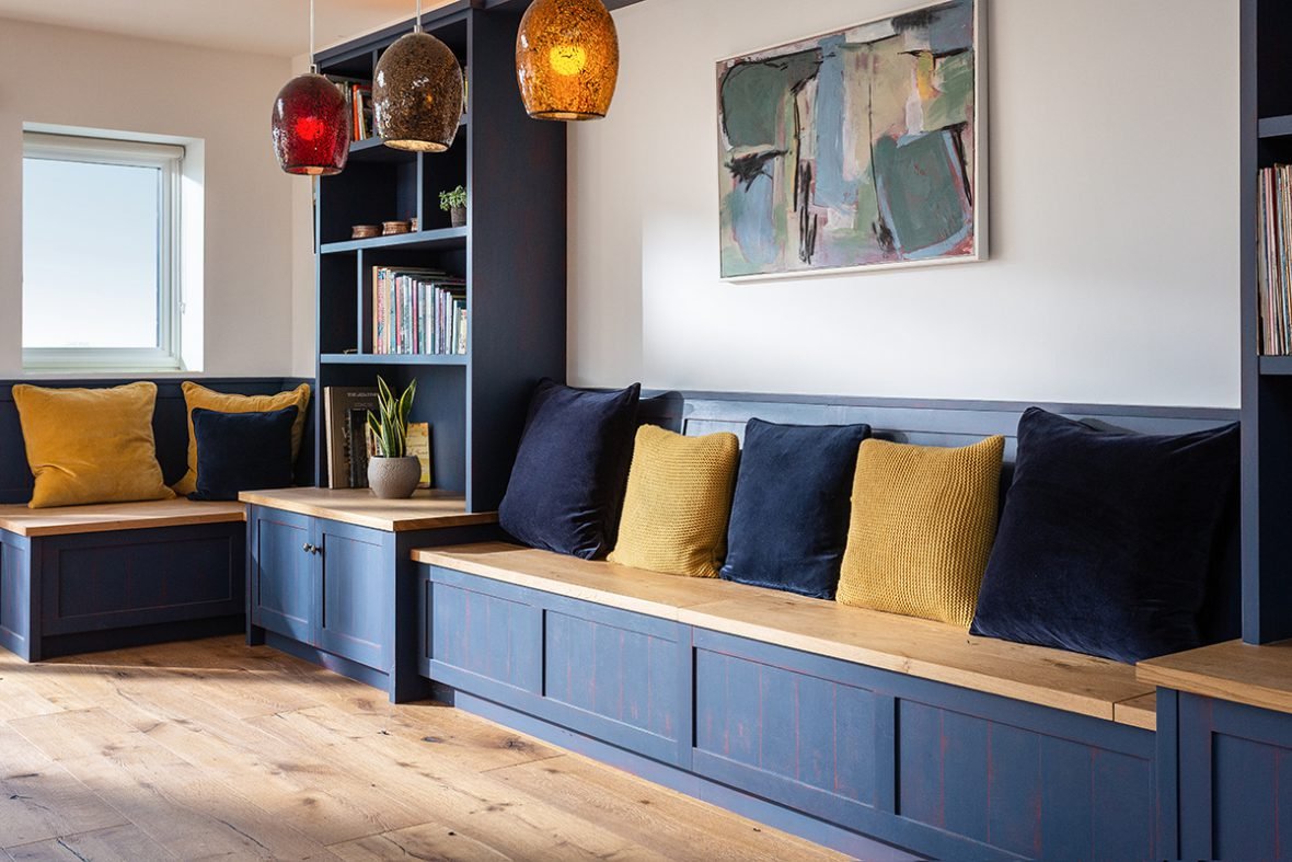 Fitted-bench-storage-shelving-dining-room-kitchen-handpainted-Samuel-F-Walsh-furniture-Cornwall-1180x787