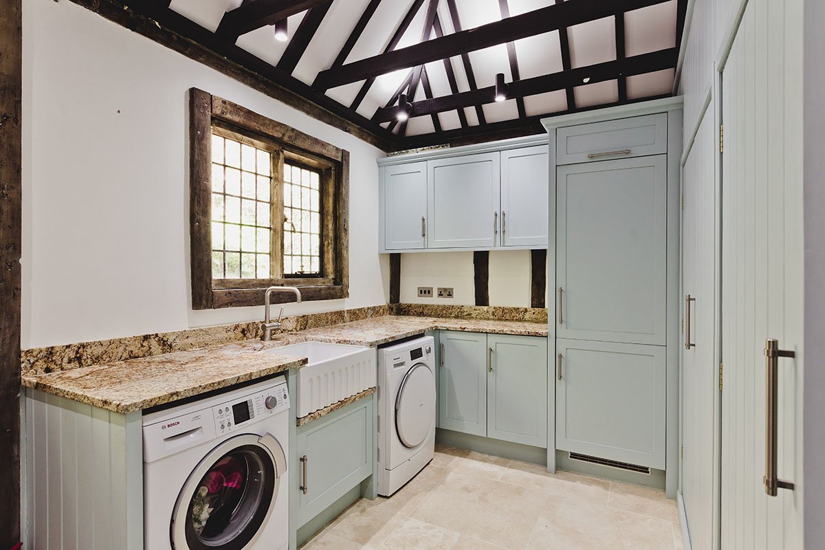 br1 Boot room and utility room with large storage cupboards. Shaker style