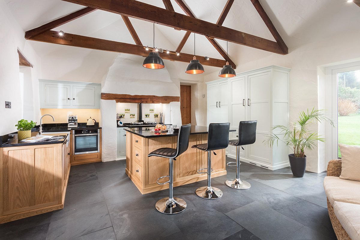 st1 Kitchens Cornwall Oak Kitchen Hand Made kitchen by Samuel F Walsh Furniture redruth Cornwall